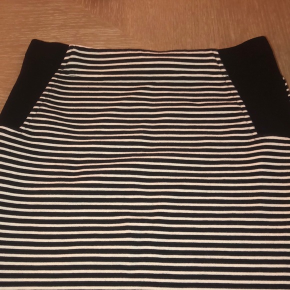 BCBG Max azria skirt. - Picture 2 of 3